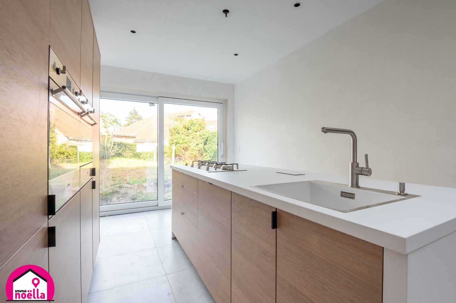 KOKSIJDE TE KOOP VOLLEDIG GERENOVEERD APPARTEMENT!  foto {{pictureIndex}}