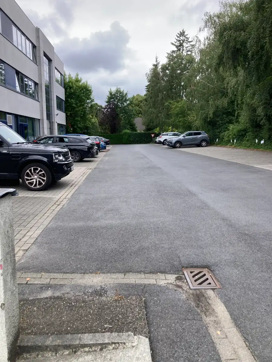 Ruime kantoorruimte te huur op toplocatie tussen Kortrijk centrum en ’t Hoge foto 11