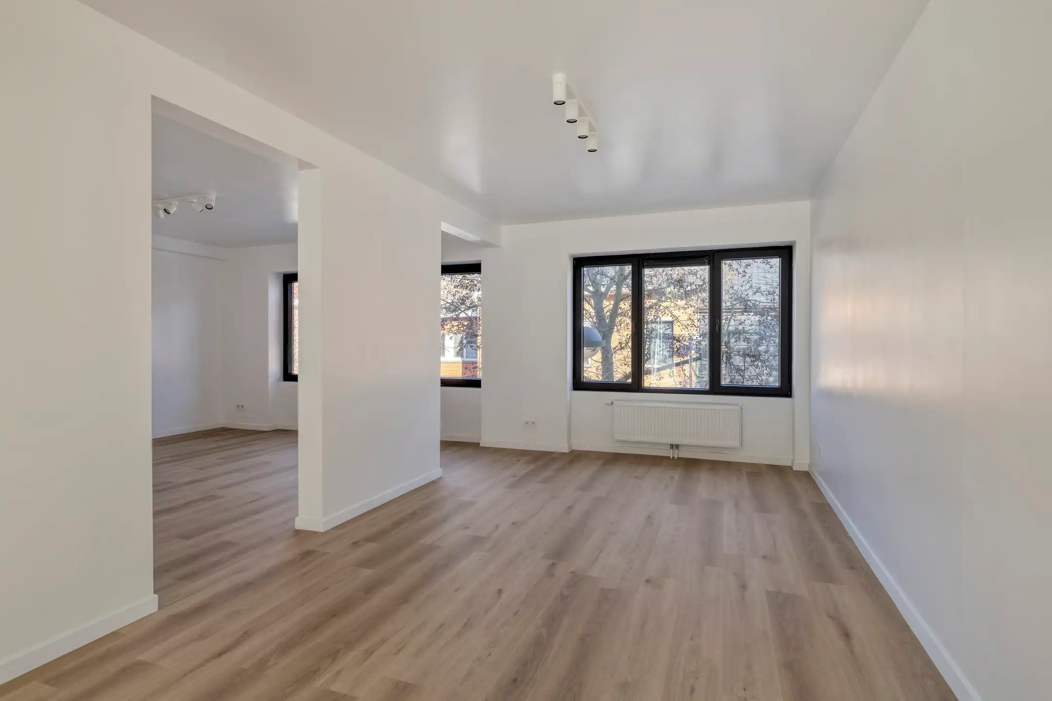 Zeer ruim appartement met 3 slaapkamers, 2 badkamers en tuin foto 4