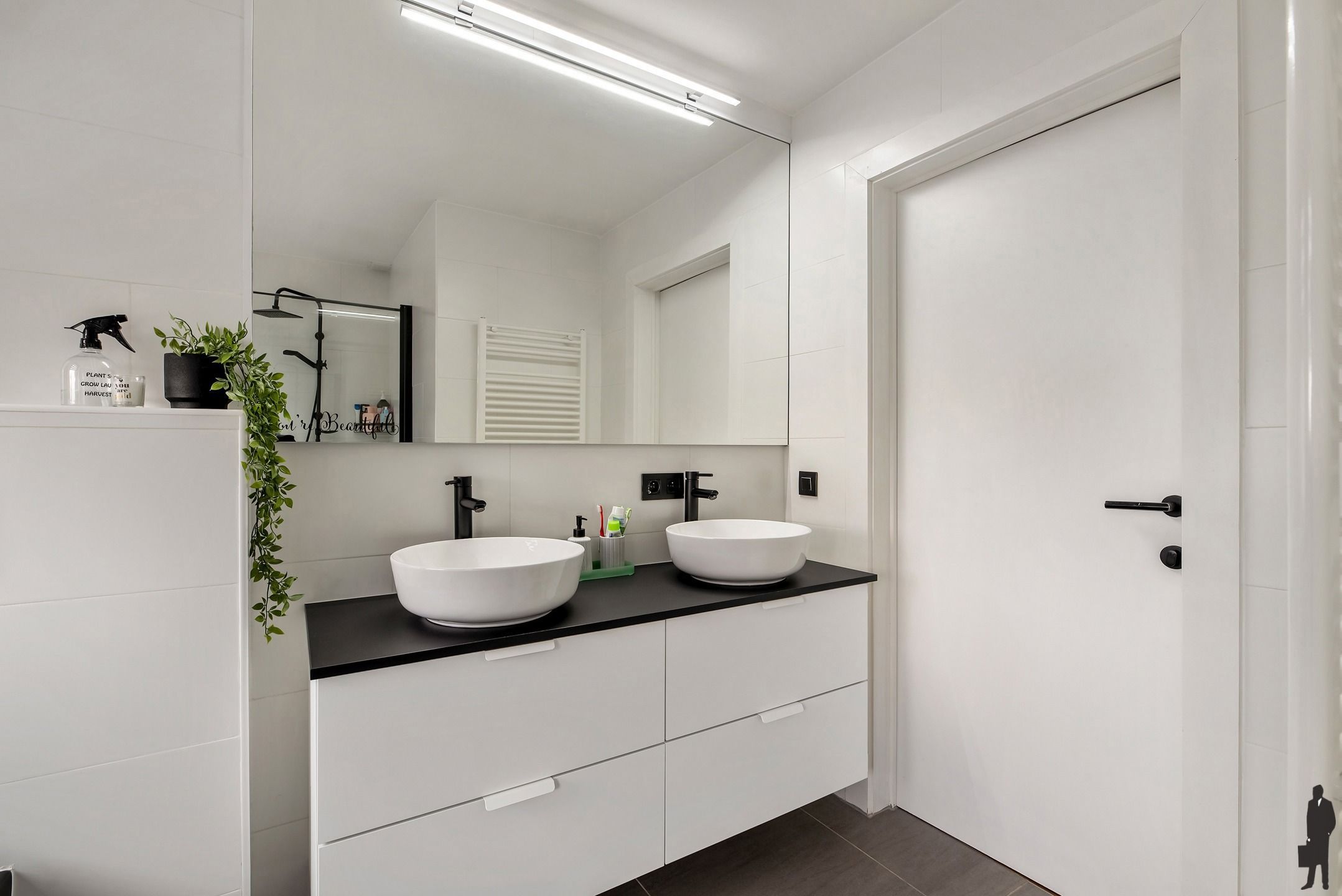 Knap gerenoveerde gezinswoning met 4 slaapkamers en praktijkruimte/kantoor. foto 30
