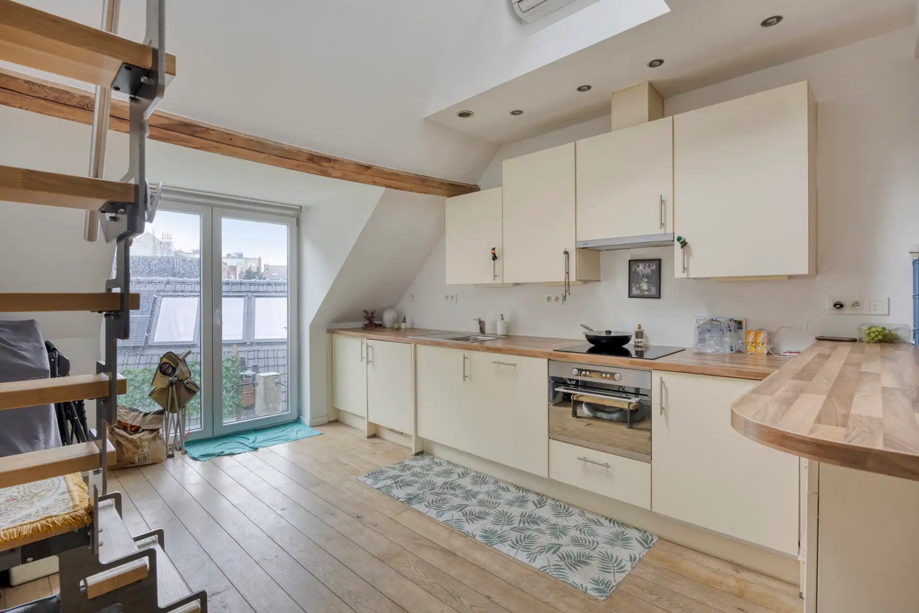 Prachtig gerenoveerde herenwoning met 5 slaapkamers foto 4