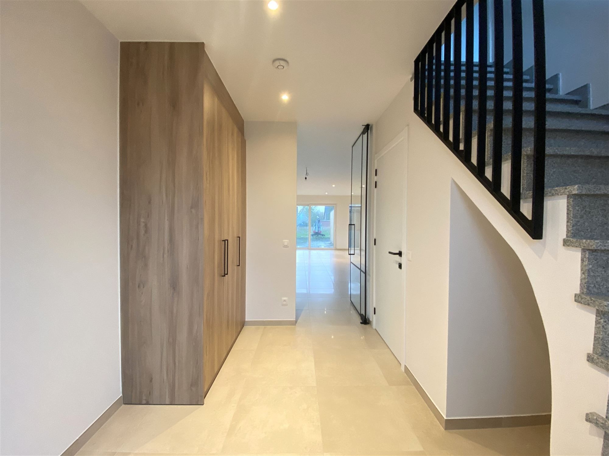 Nieuwbouwwoning te Kluizen met optimale ruimteverdeling en hedendaagse afwerking foto 2