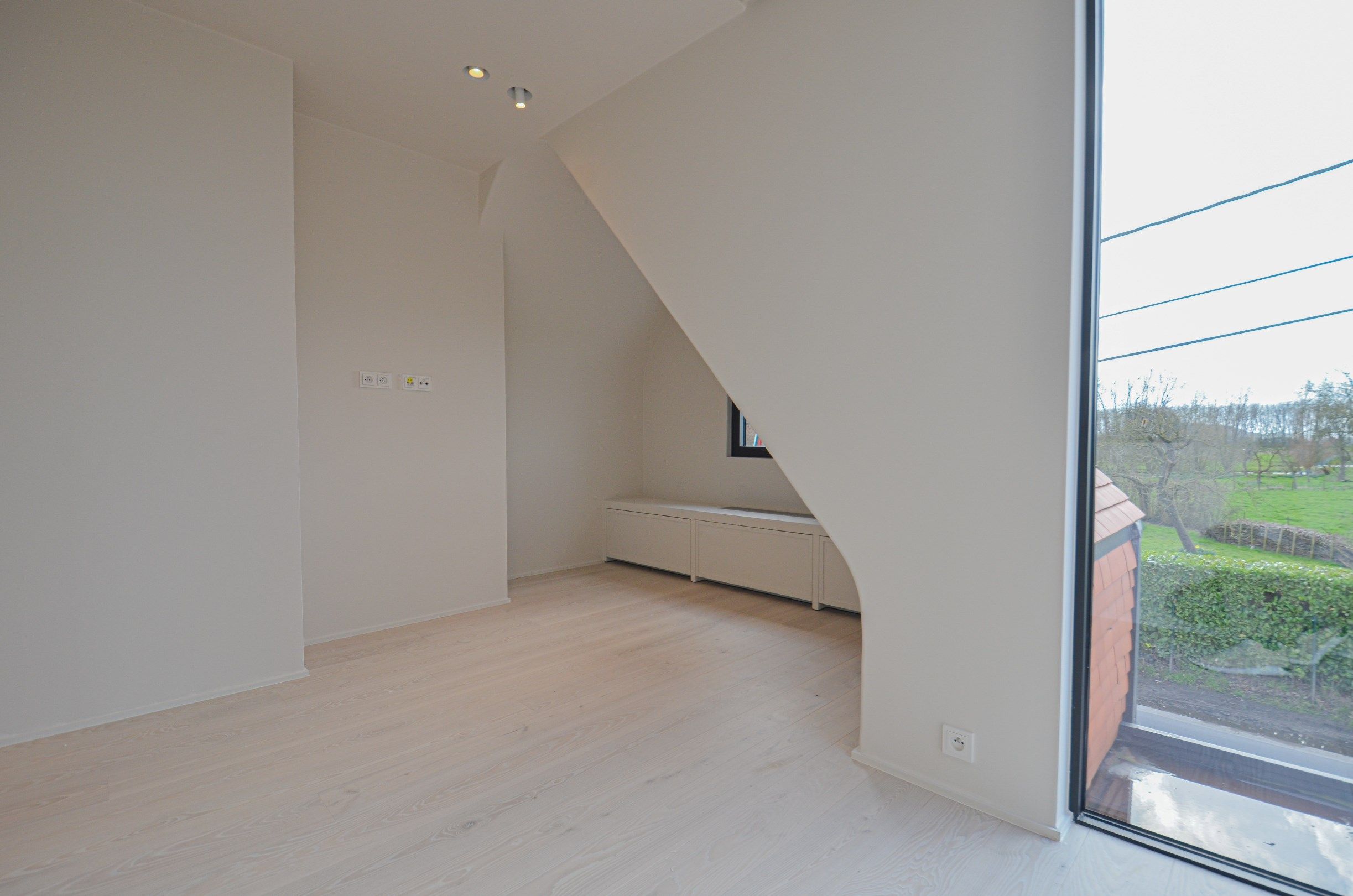 Exclusieve  nieuwbouwwoning afgewerkt met buitengewone materialen en design. foto 36