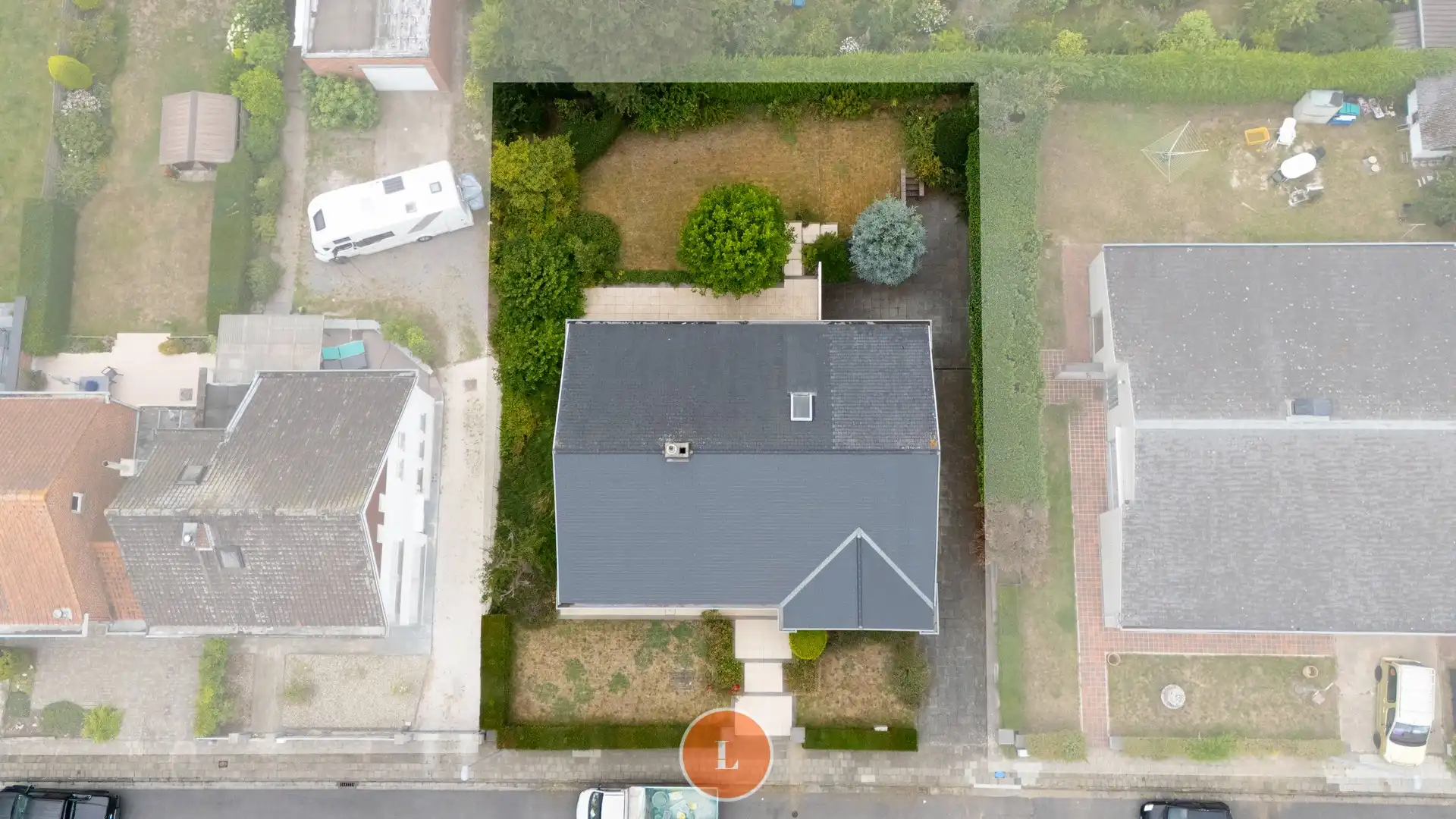 Alleenstaande statige bungalow met tuin en garage foto 2