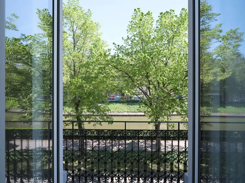 Instapklare en karaktervolle herenwoning (= kantoor) met buitenruimte aan de gegeerde Coupure foto 16