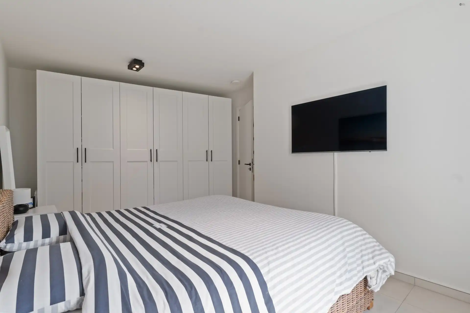 Luxueus afgewerkt gelijkvloers appartement te centrum Stekene foto 18