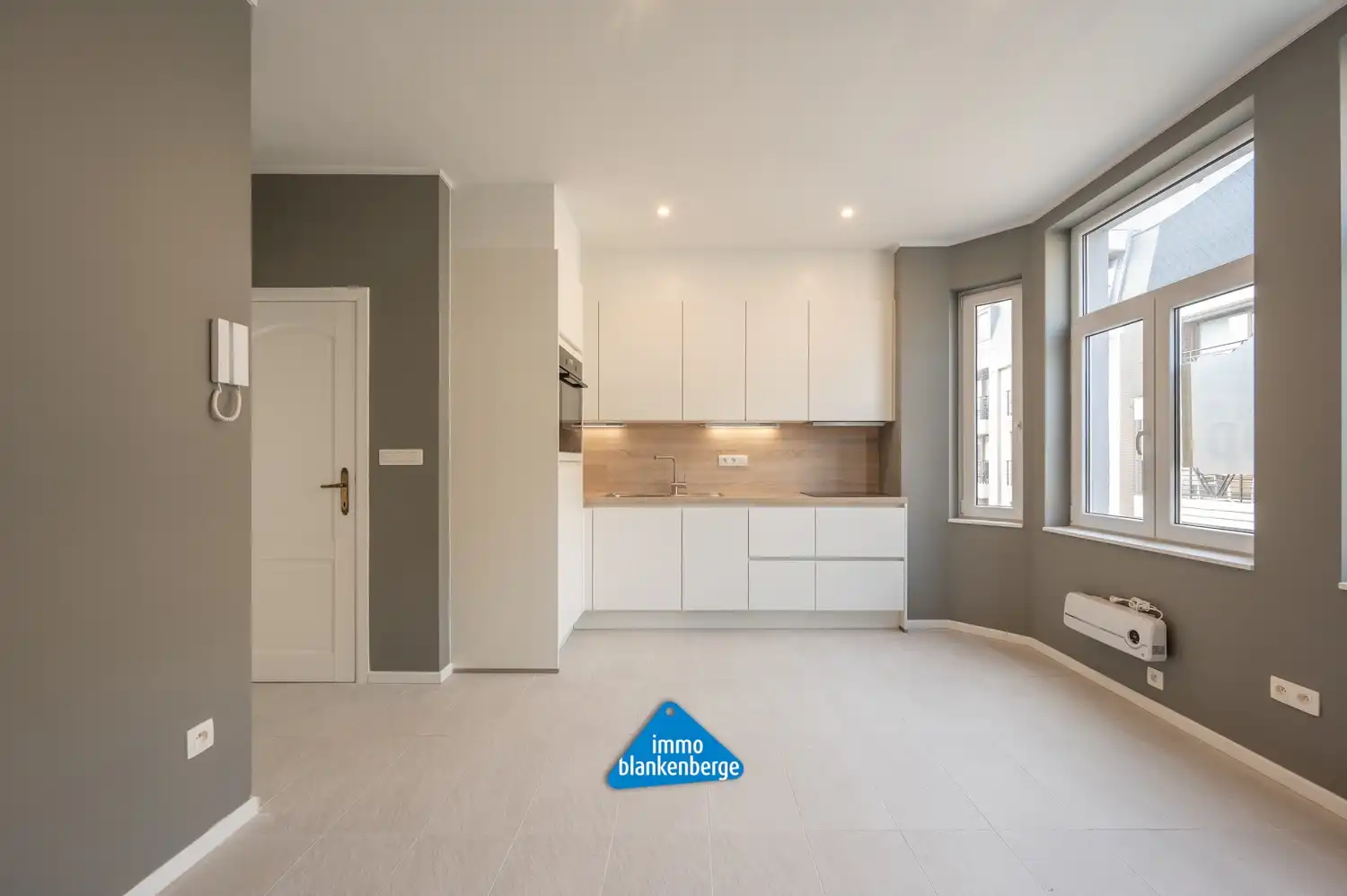 Volledig gerenoveerd duplexappartement nabij het Stationsplein en de Zeedijk foto 4