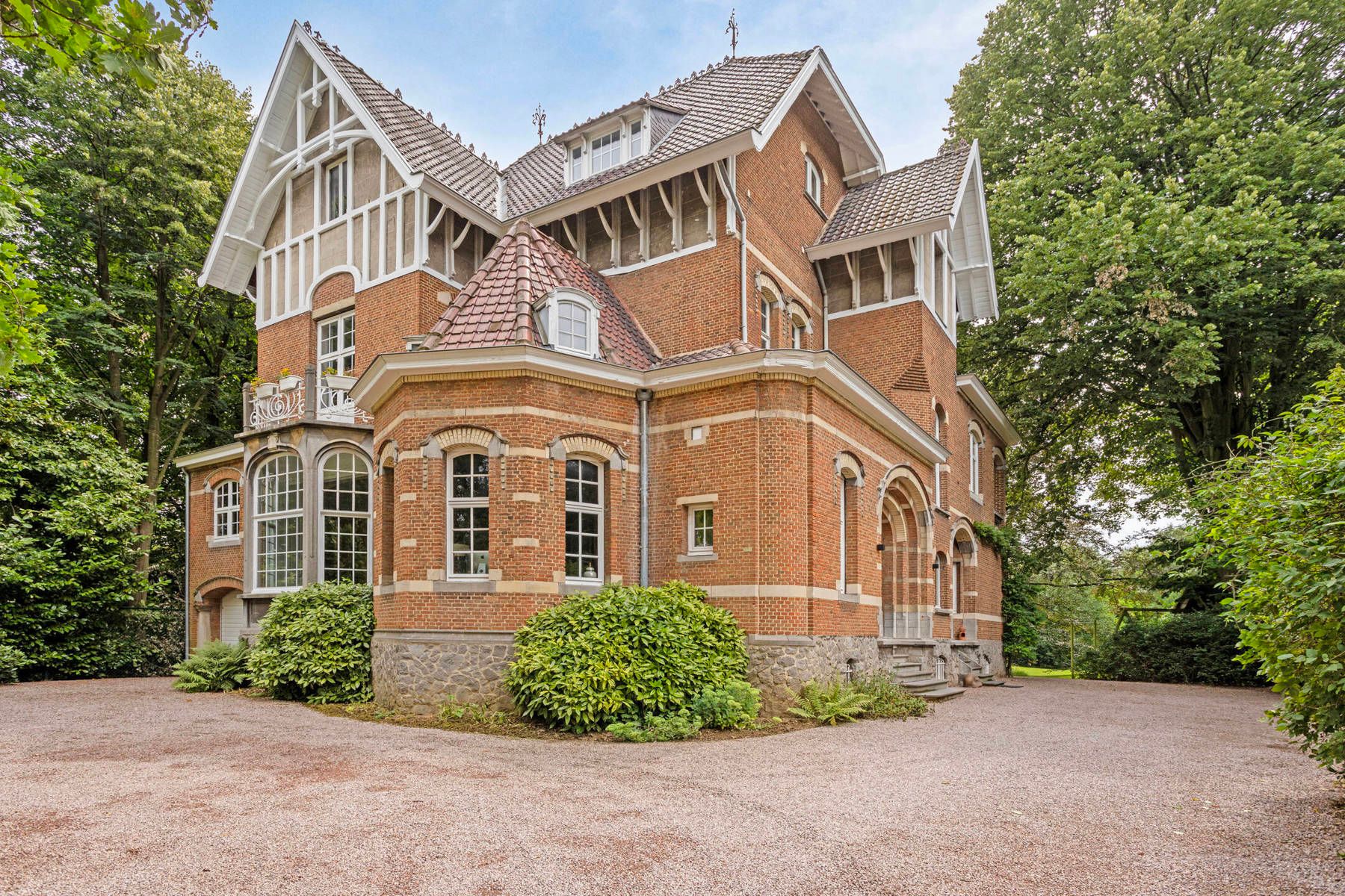 Hoofdfoto van de publicatie: Villa te koop