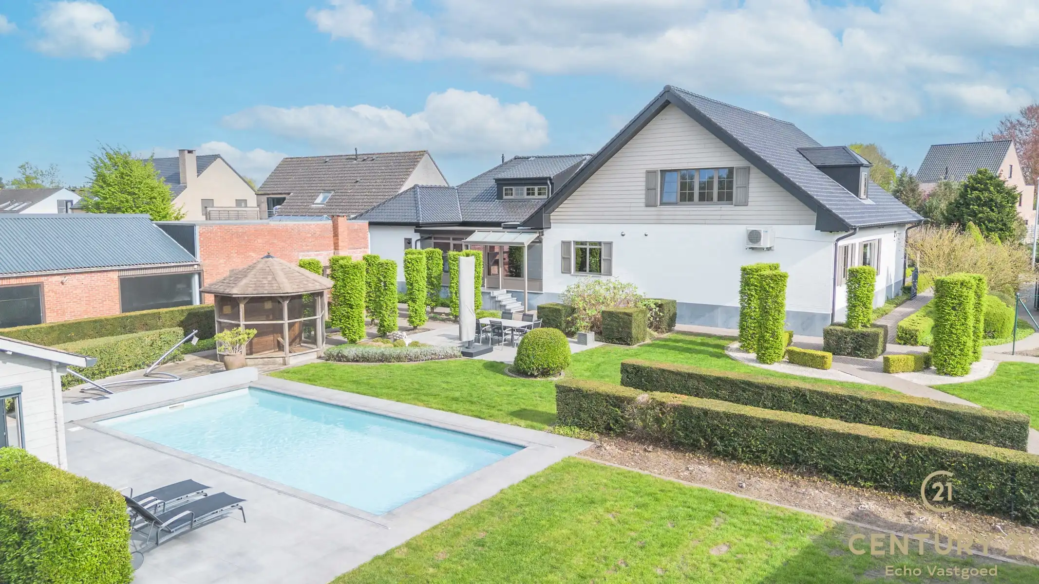 Unieke woning met magazijnen,  zwembad en conciergewoning foto 19