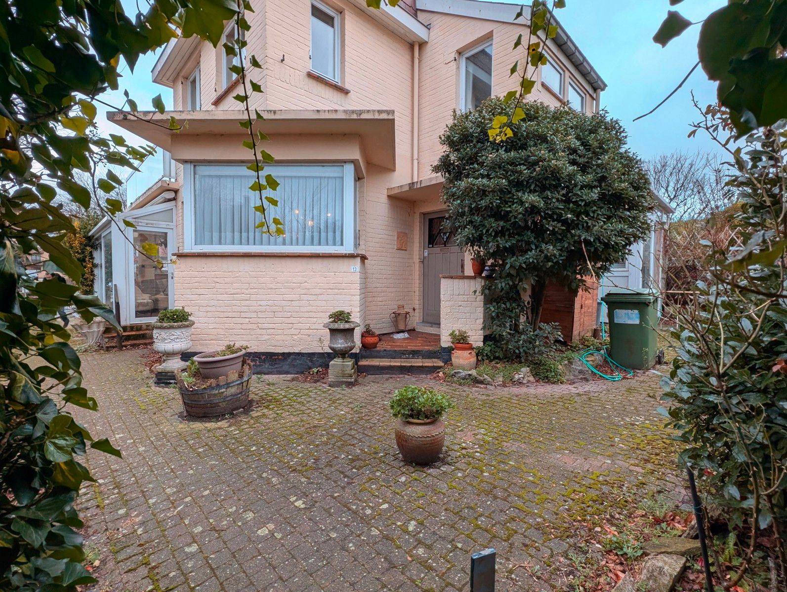 Charmant vilaatje uit 1929 in rustige straat te Sint-Idesbald: 4 Slaapkamers (5 mogelijk) , Tuin & Garage. foto 37