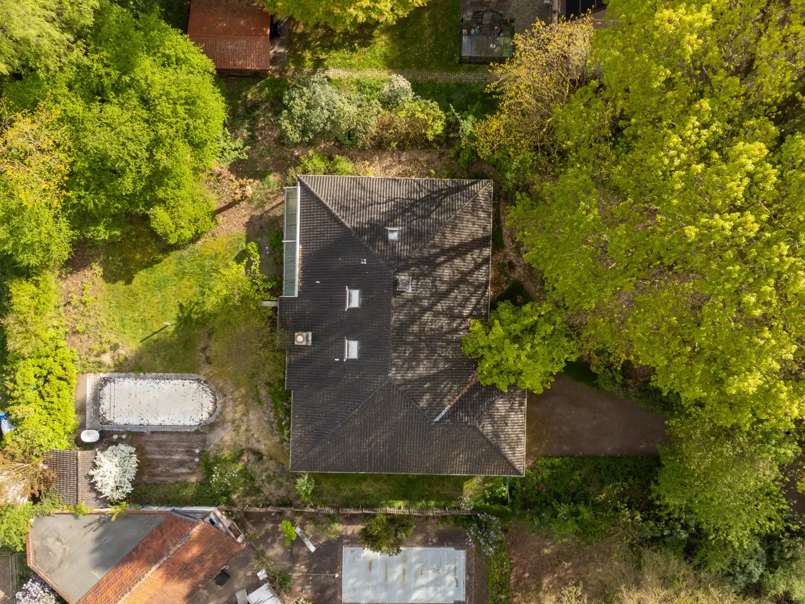Ruime te renoveren  gelijkvloerse villa met vrij uitzicht foto 4