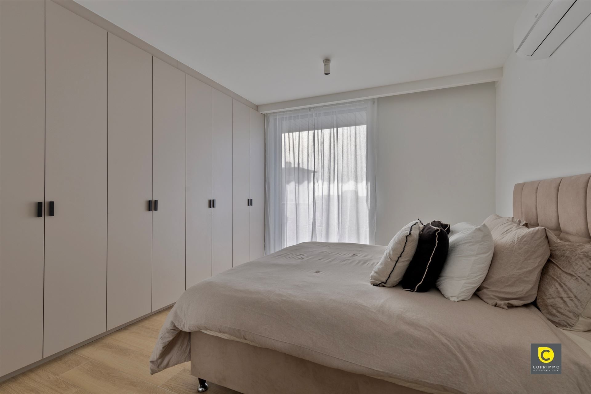 IN OPTIE! Prachtig gerenoveerd 2 slpk app met airco & ZW-terras! foto 7