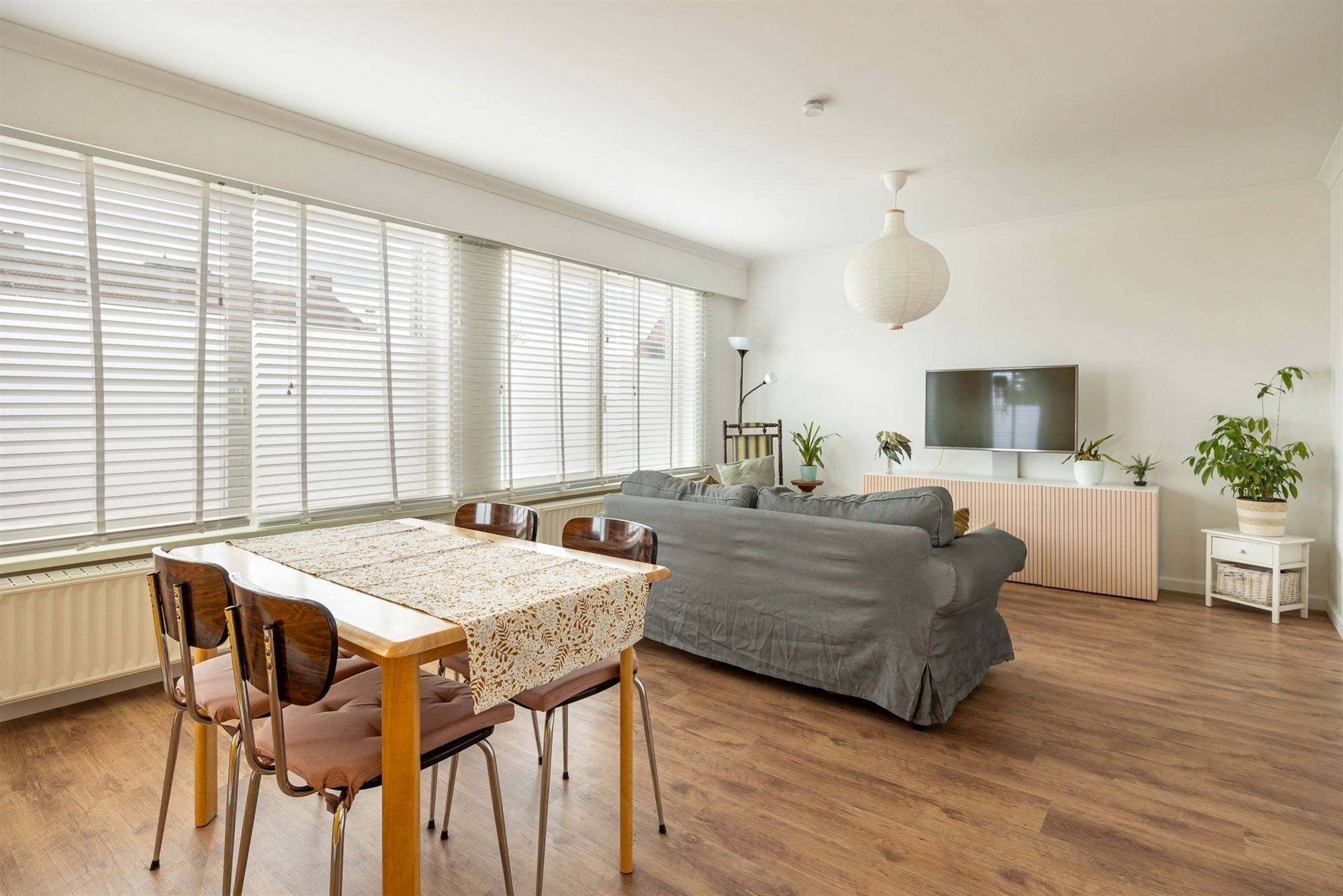 Instapklaar app. met 2 slaapkamers en tuin foto {{pictureIndex}}