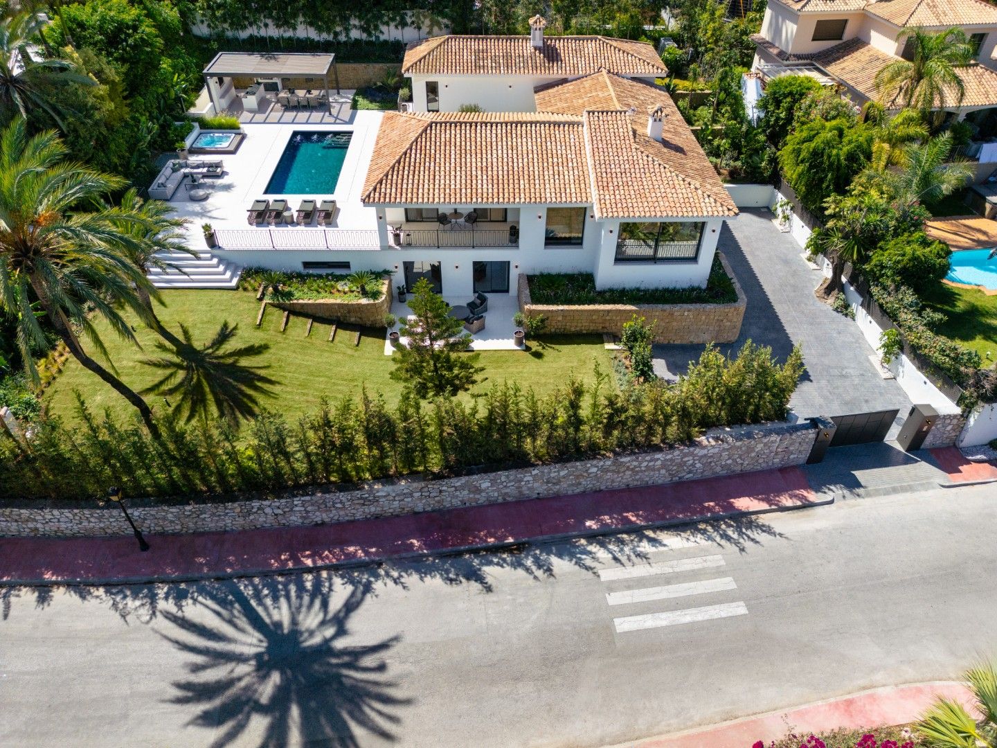 Villa Los Limoneros - modern villa in Nueva Andalucia, Marbella. foto 44