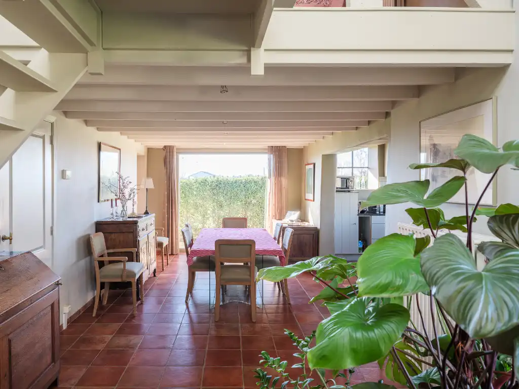 Karaktervolle hoeve met 5 slaapkamers en 4 badkamers, discreet gelegen op de tweede bouwlijn in een groene omgeving. foto 6