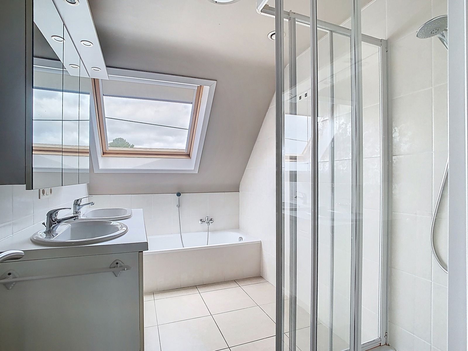 Recente, halfopen én Instapklare Woning met 3 SLPK én tuin! foto 11