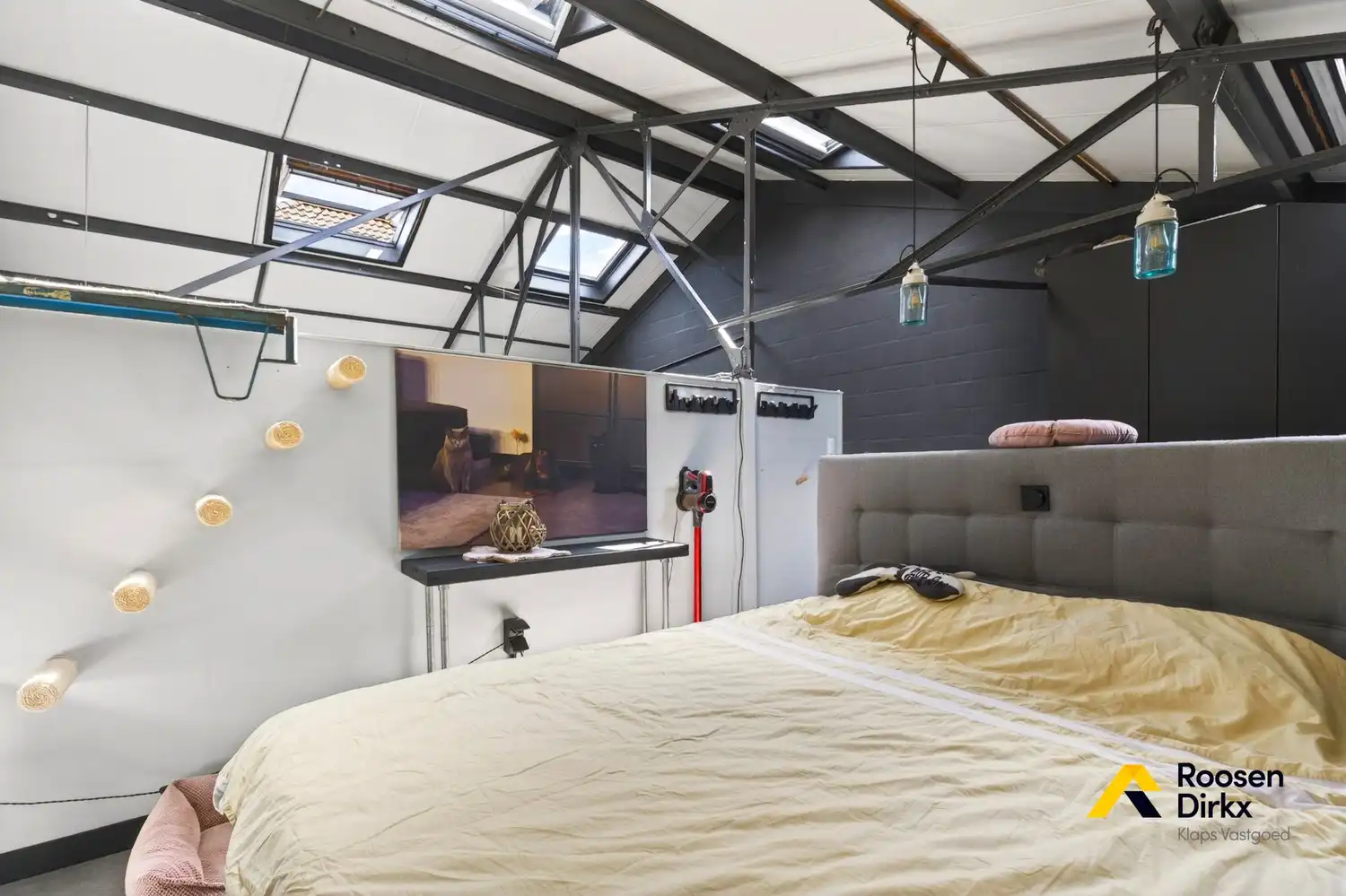 Unieke loft met overdekte autostaanplaats en 92m² bewoonbare oppervlakte in Bree centrum foto 19