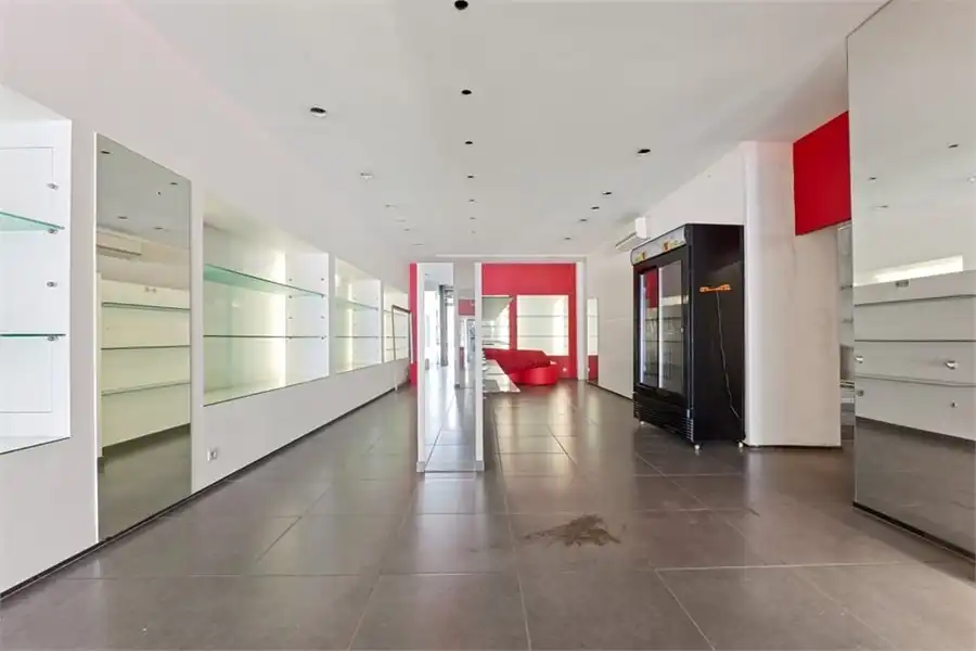 RUIME HANDELSRUIMTE TE HUUR OP DE GROTE MARKT IN SINT-TRUIDEN foto 14