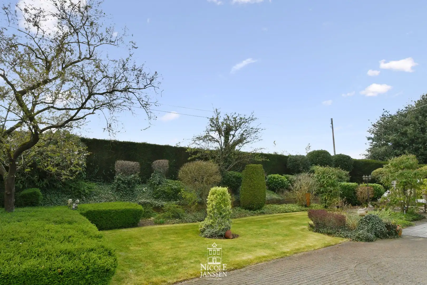 Ruime villa op een royaal perceel foto 26