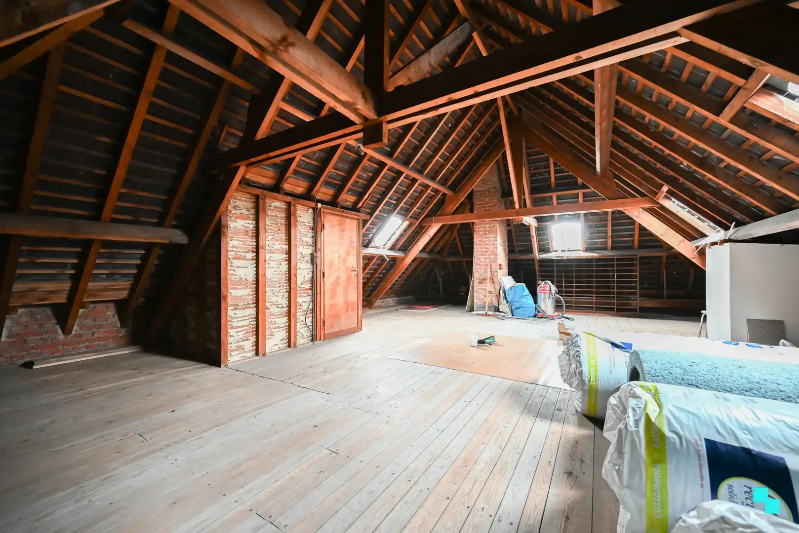 Kleurrijke kubistische burgerwoning in hartje Izegem foto 29