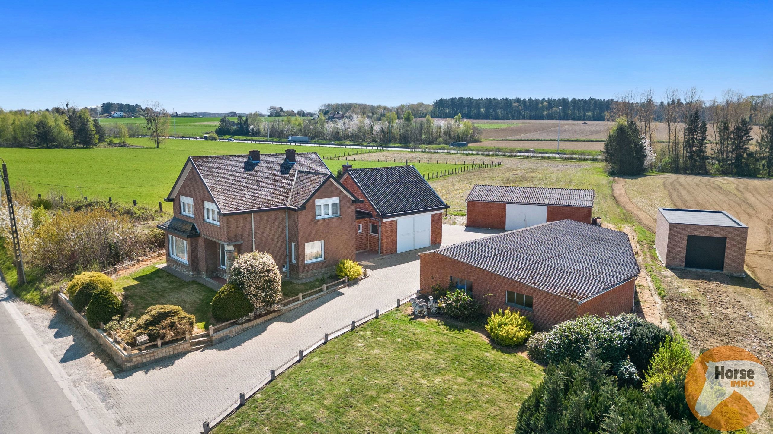 Hoofdfoto van de publicatie: AARSCHOT - Ruime woning met bijgebouwen op 99a80ca