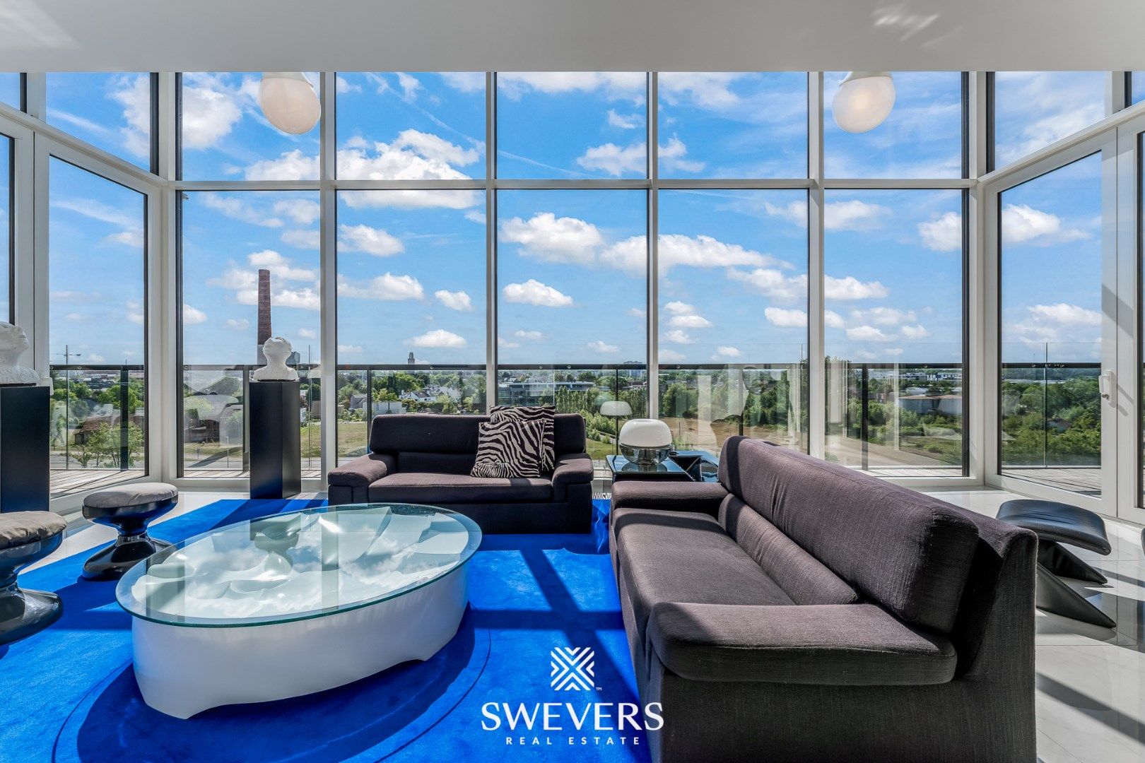 Exclusief penthouse ( 197 m2) met ruim terras ( 187 m2 ) en zwembad in residentie Zuidzicht te Hasselt foto 2