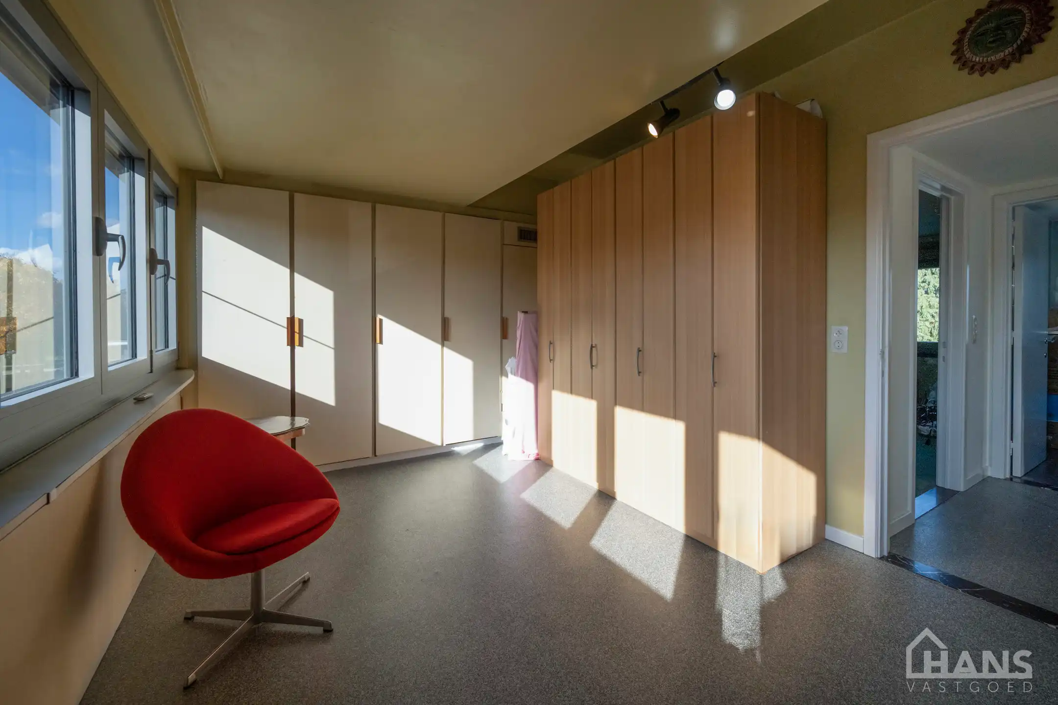 Karaktervolle halfopen bebouwing met uitzonderlijke bijgebouwen. foto 26