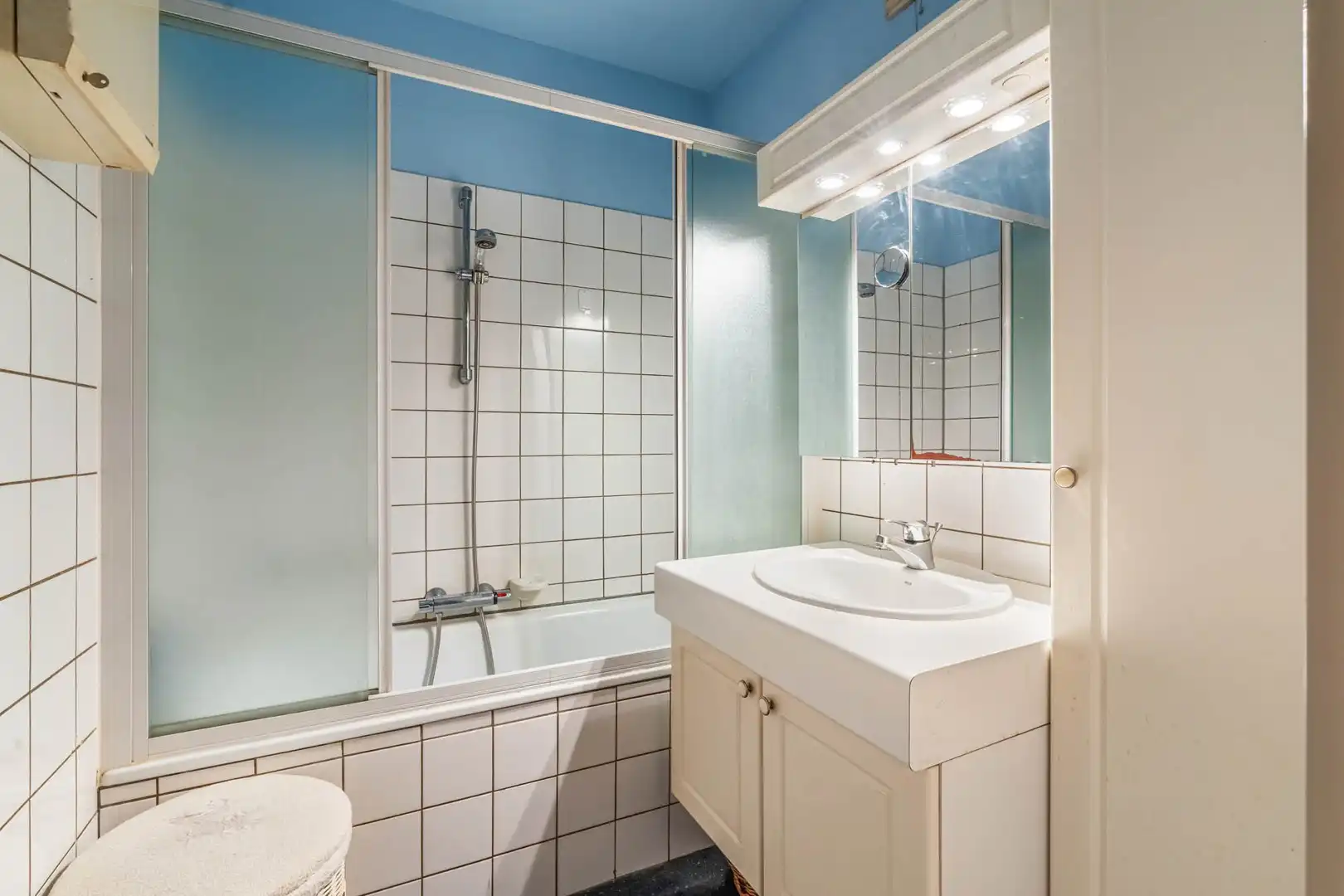 Ruim en lichtrijk appartement met 3 slaapkamers, balkons, garage en berging in Genk foto 17