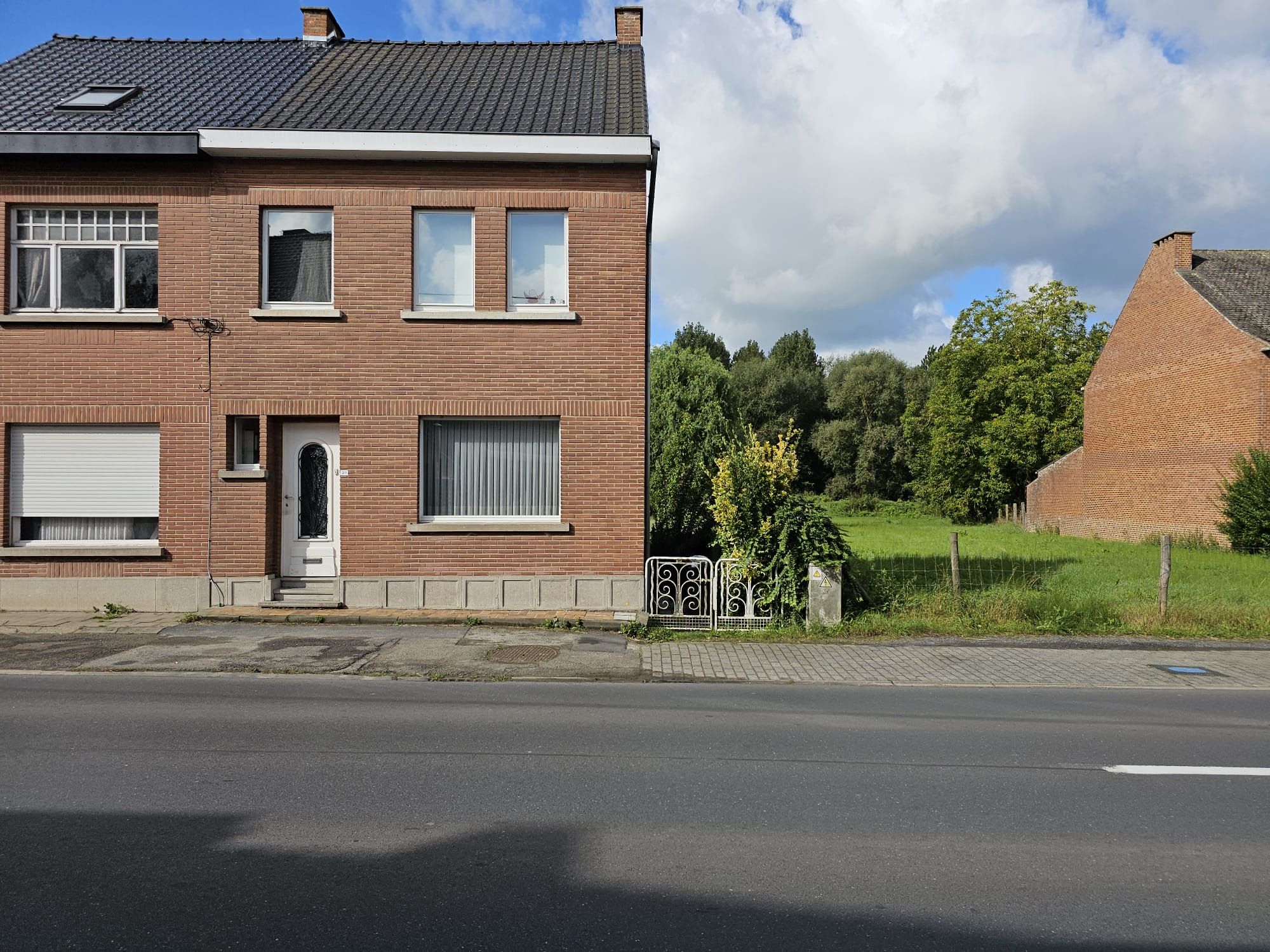 Gunstig gelegen driegevelwoning nabij het centrum foto 2