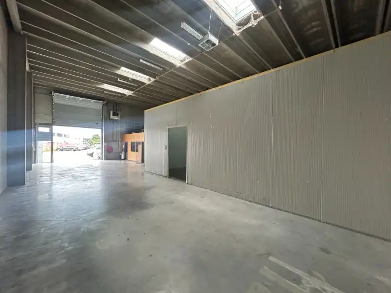 Mooie KMO-loods op strategische ligging nabij R4 – Gent foto 3