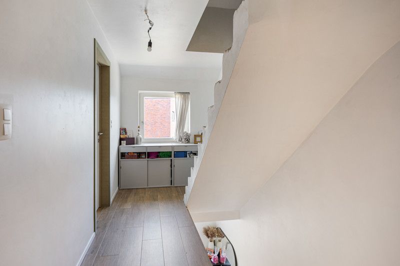 Half-open, recente woning met tuin, 3 slaapkamers en parking foto 27