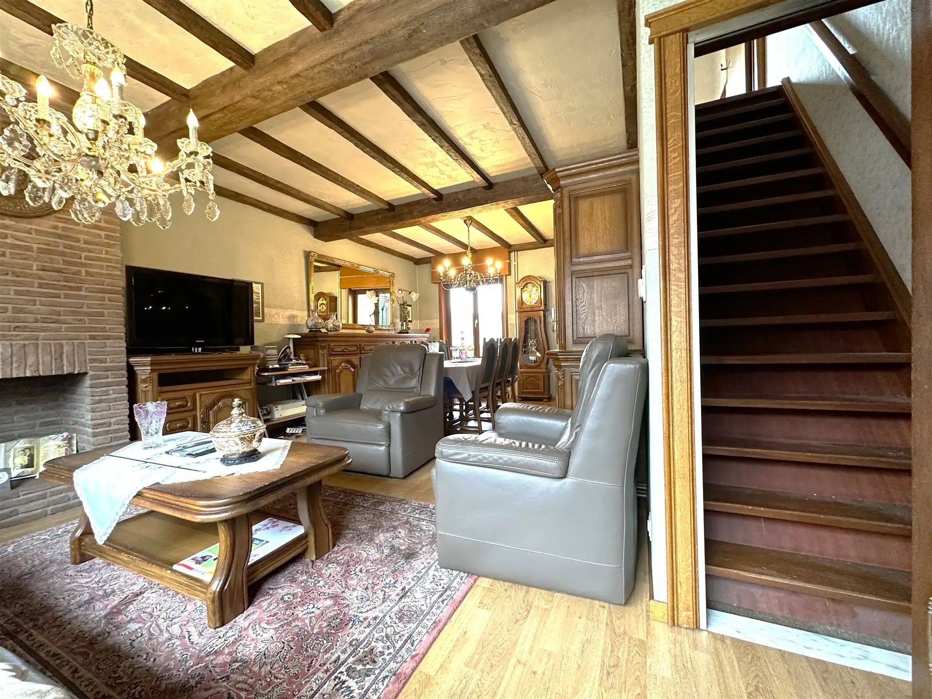 Centraal gelegen woning + garage op 281m² grond foto 14