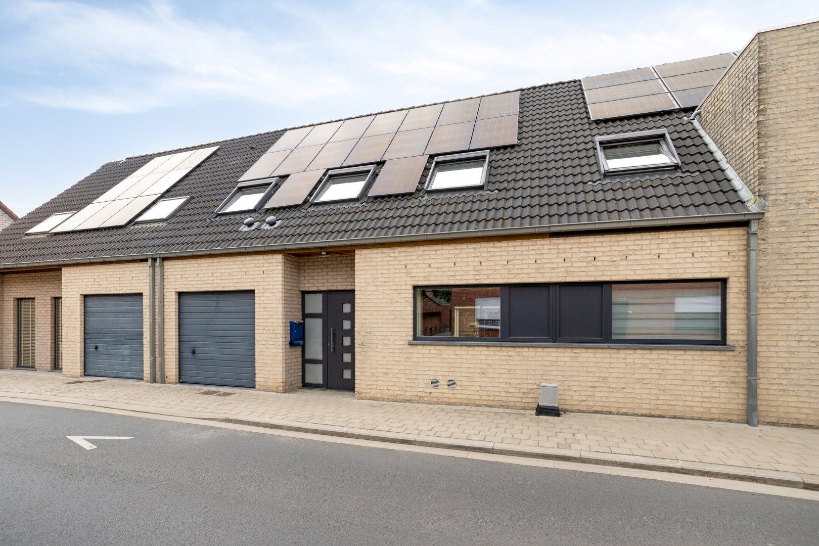 Ruime woning met 3 slaapkamers, garage en tuin! foto {{pictureIndex}}