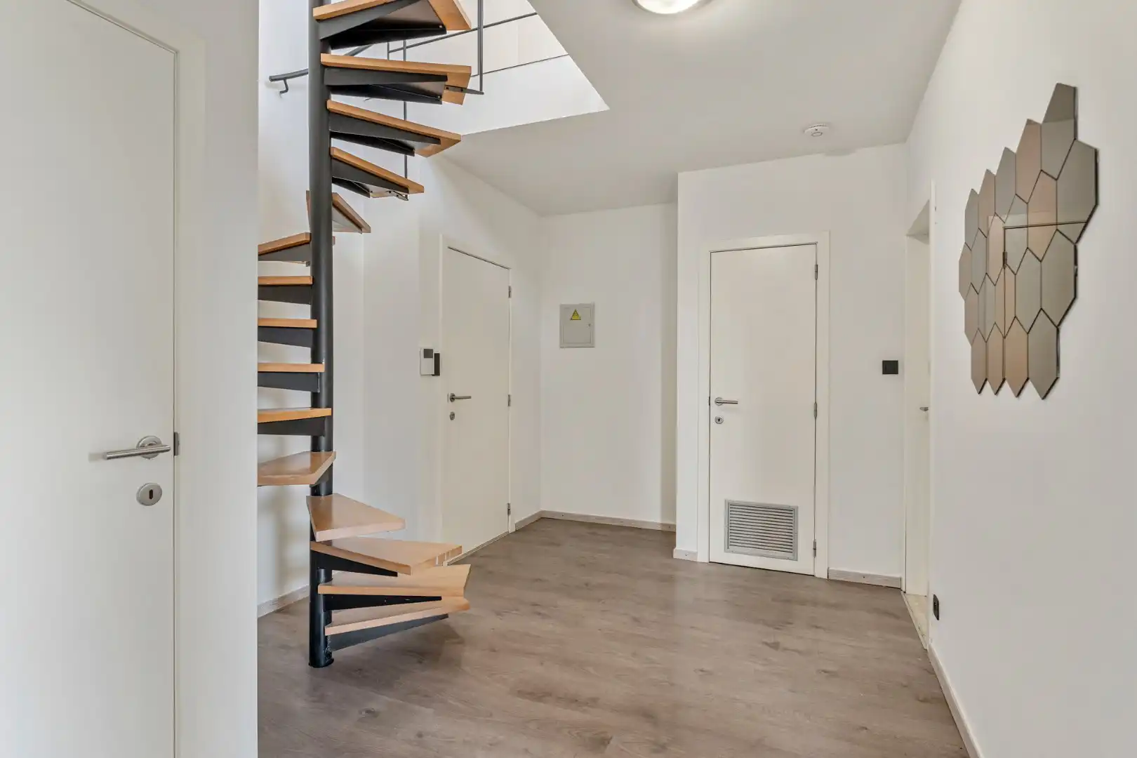 Recent gerenoveerd Duplex appartement met 3 slaapkamers en garagebox in het centrum van Hasselt. foto 3