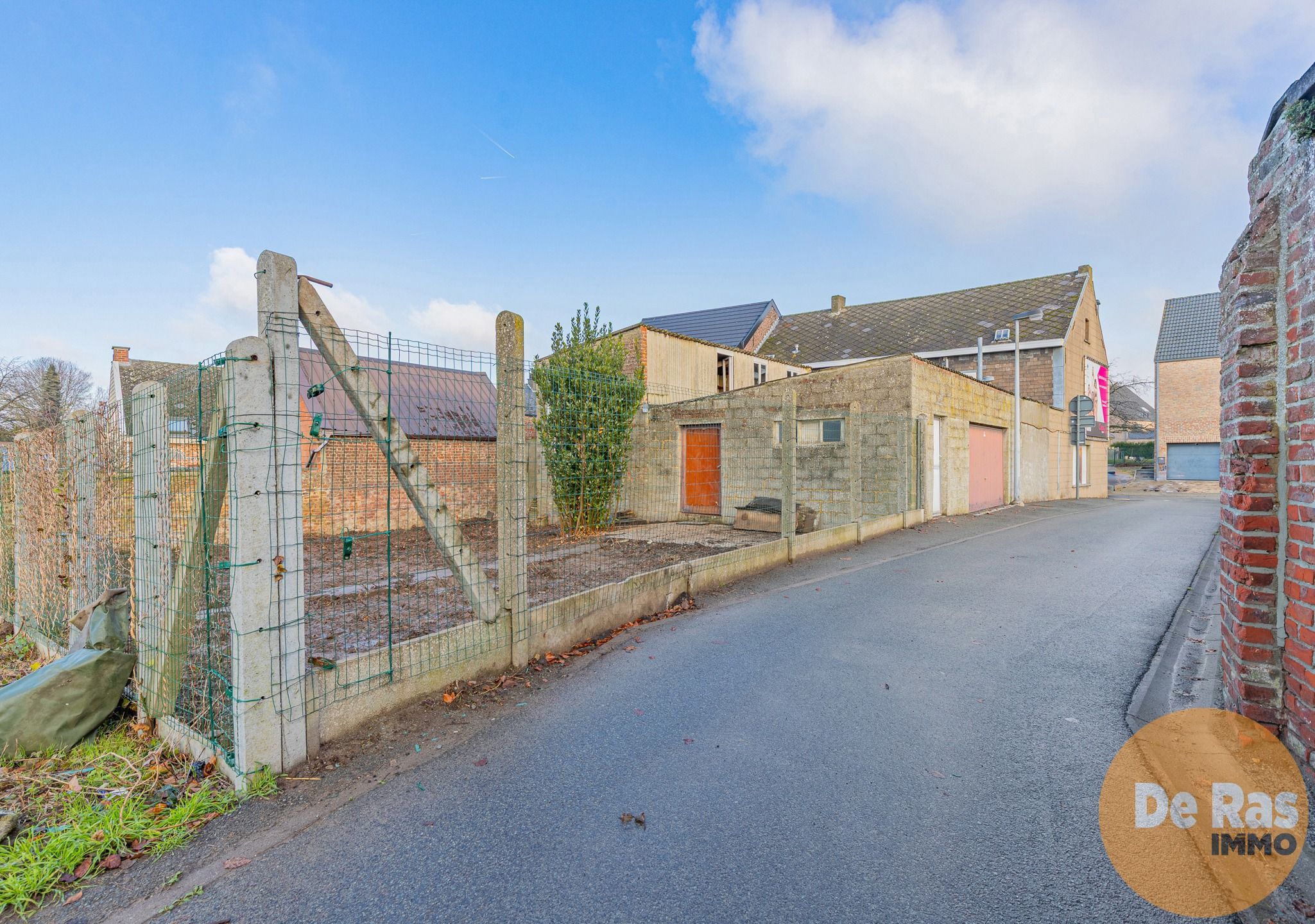 DENDERHOUTEM- Ruime 3-gevelwoning met 4 slpk, tuin en garage foto 3