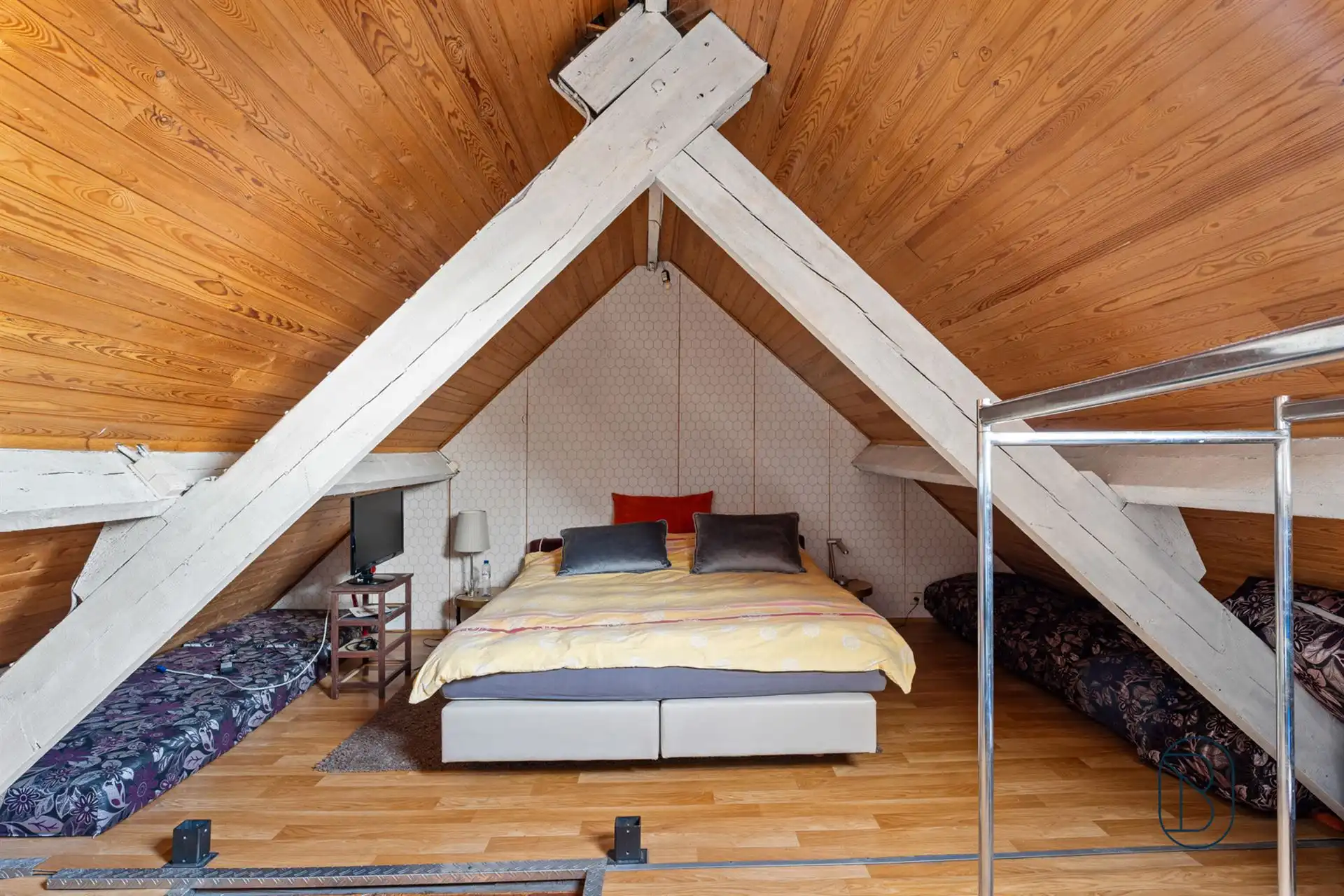 Grote karakterwoning met 5 slaapkamers en dakappartement. foto 32