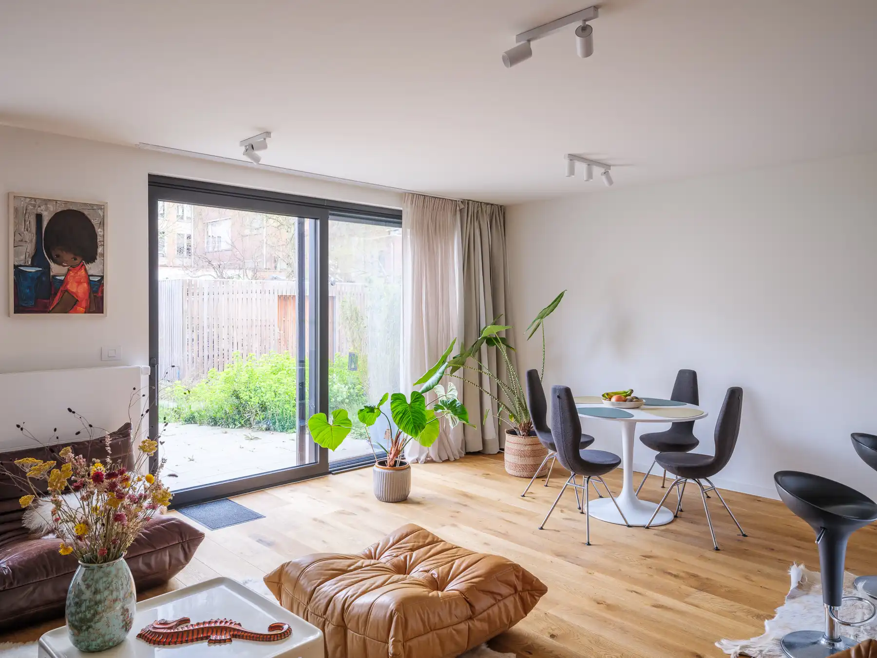 Instapklaar recent appartement met terras foto 8