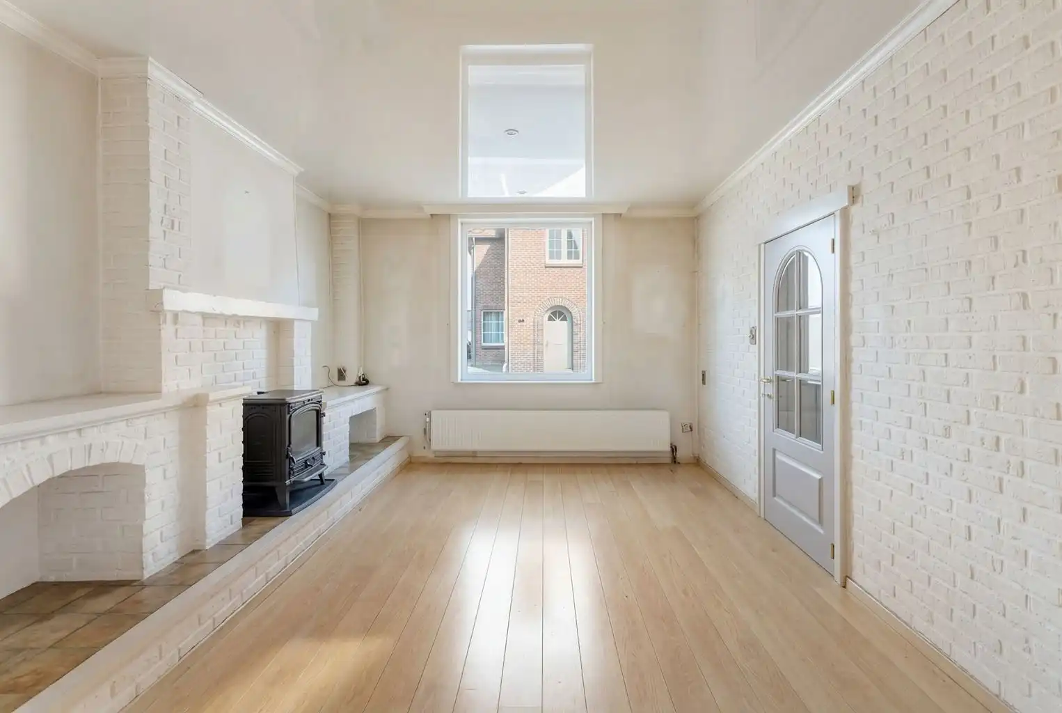 Charmante halfopen bebouwing met 3 slaapkamers, omheinde tuin en zonnepanelen, gunstig gelegen nabij het centrum van Maaseik. foto 4