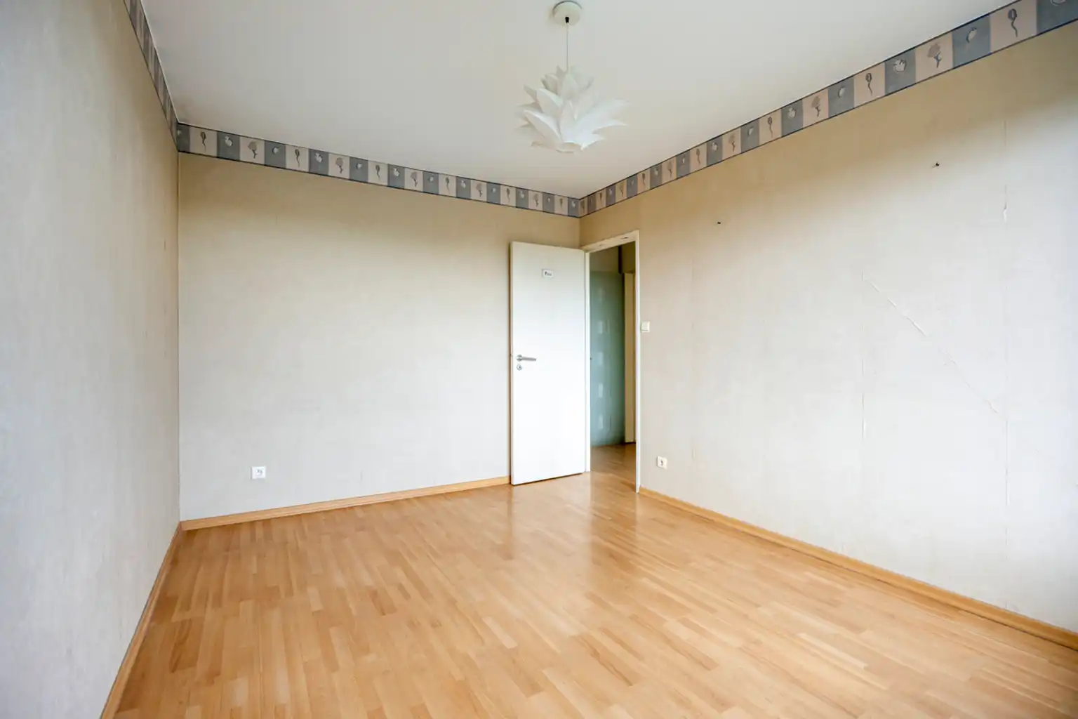 Lichtrijk appartement met open zicht, op te frissen foto 16