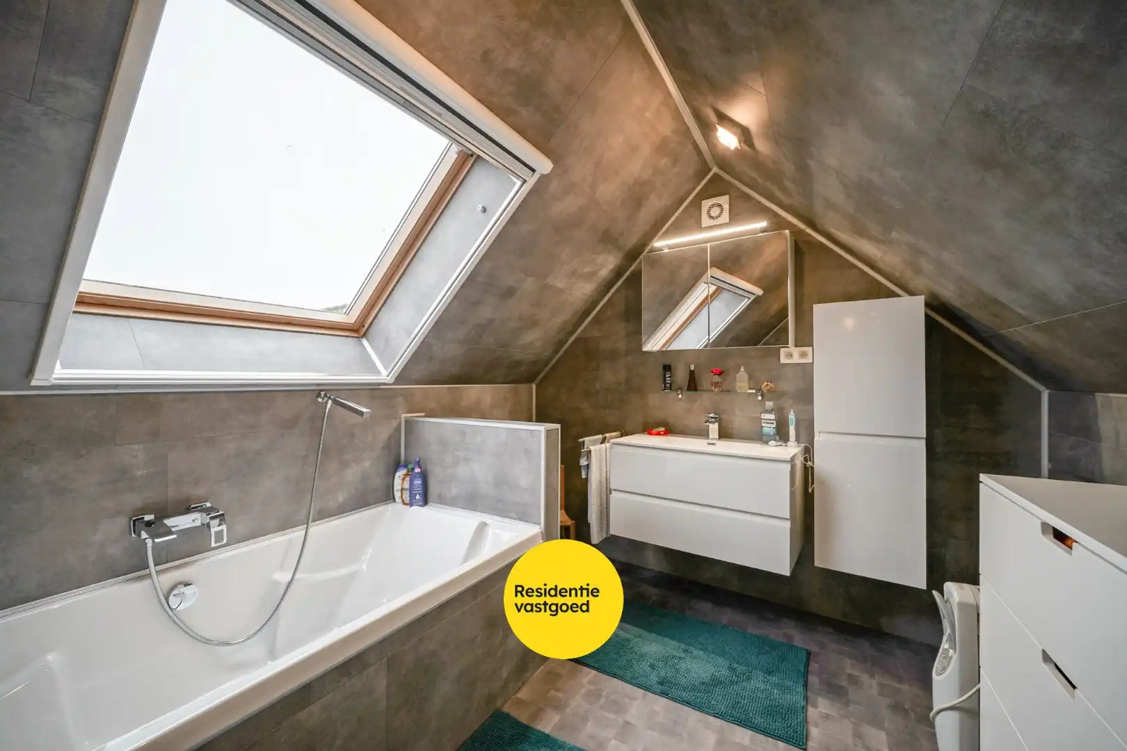 Alleenstaande woning op ruim perceel met vernieuwd woongedeelte en loods (80 m²) foto 19