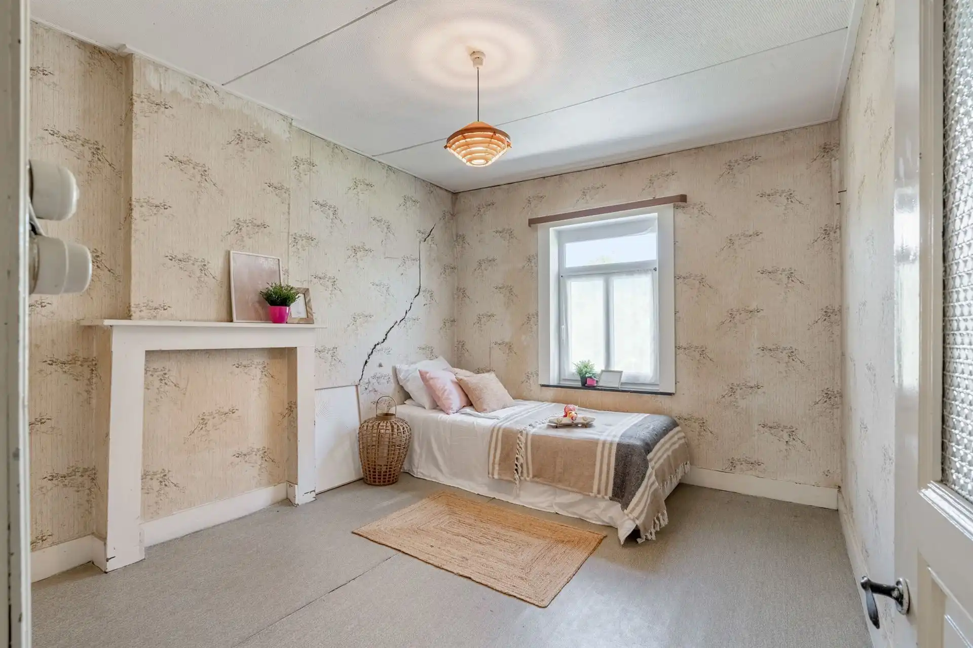 Te renoveren vierkantshoeve met weilanden foto 18