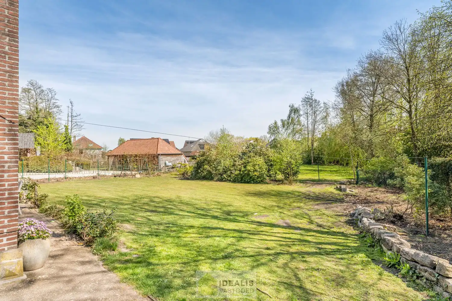 IDEALIS VASTGOED – Goed onderhouden en aangename gelijkvloerse woning met 2 slaapkamers op een prachtig, ruim en uiterst breed perceel foto 35