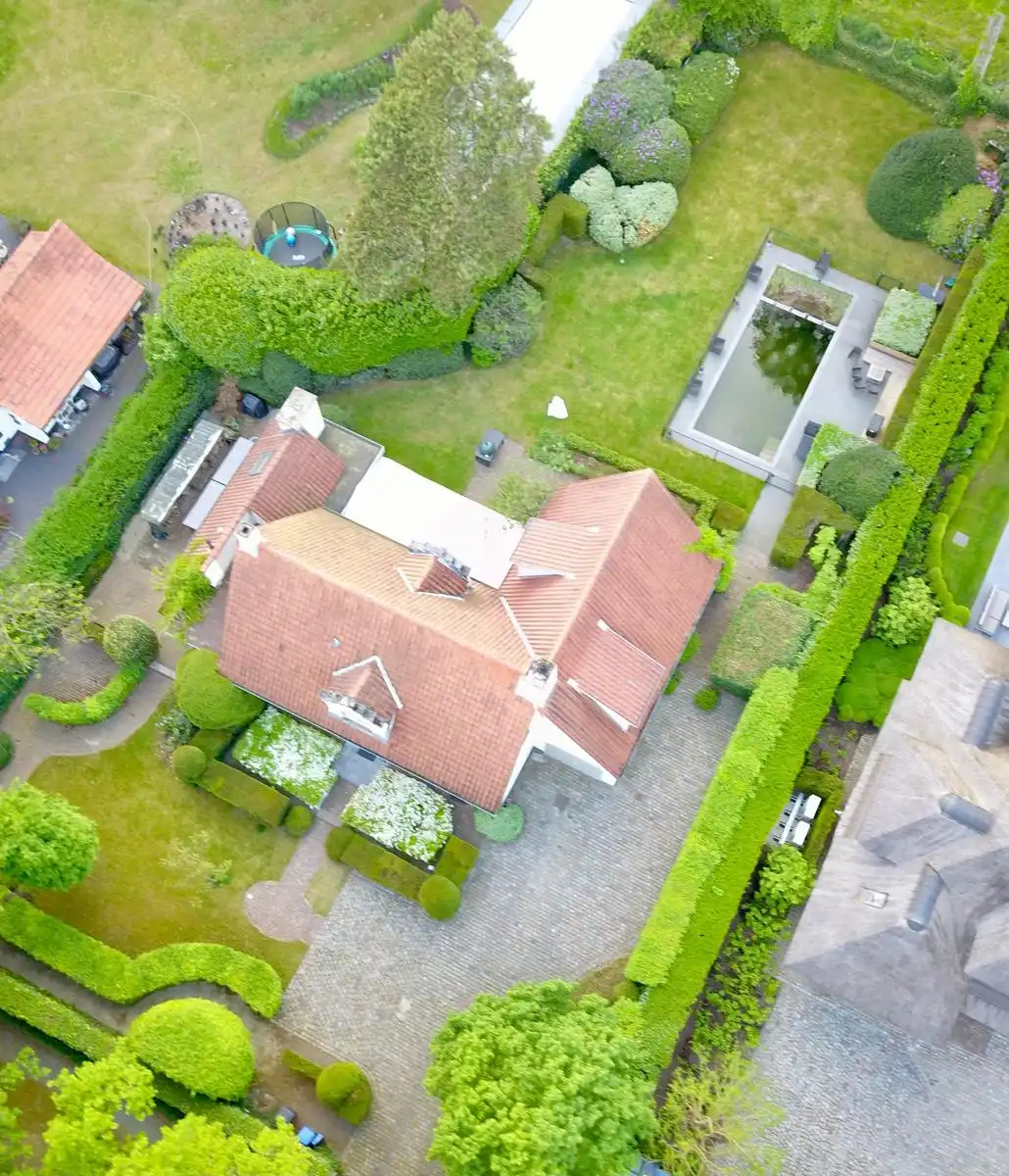 Charmante villa met zwemvijver en veel groen 1.512m2 foto 2