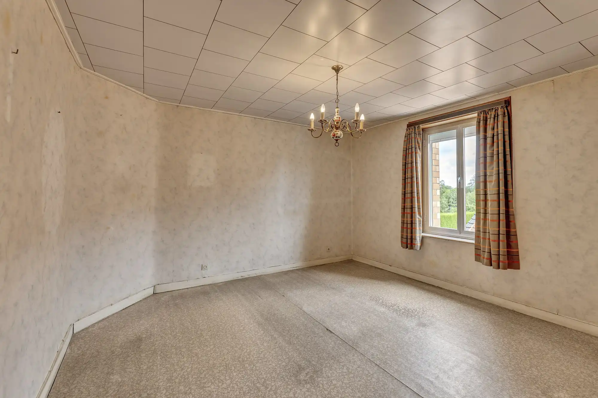 Charmante, te renoveren boerderij met opslagplaats foto 23