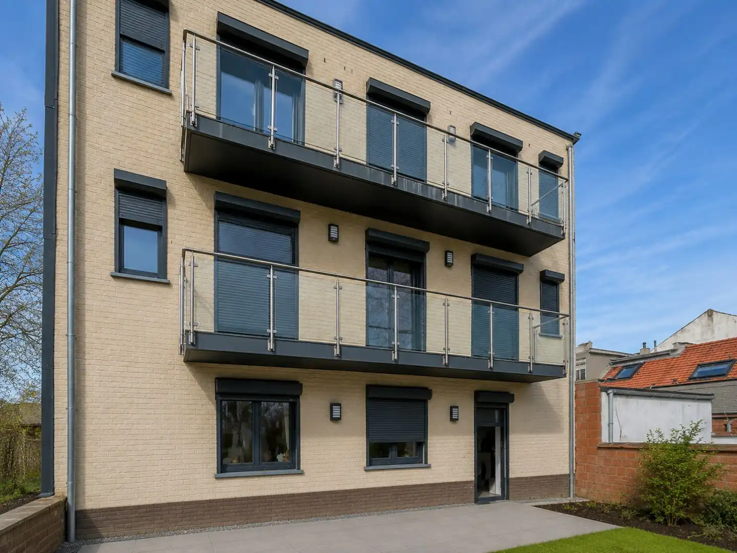 RECENTE OPBRENGSTEIGENDOM MET 2 APPARTEMENTEN! foto 3