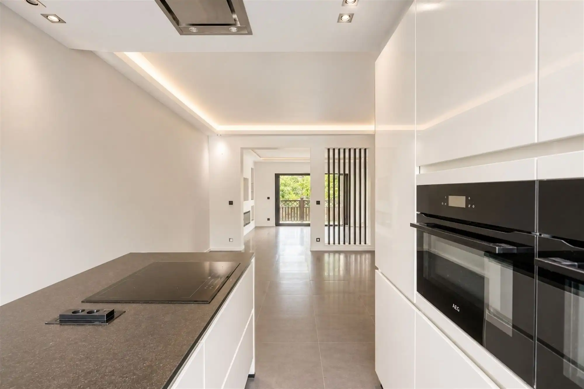 Instapklaar huis met grote tuin op centrale locatie in Borsbeek foto 11