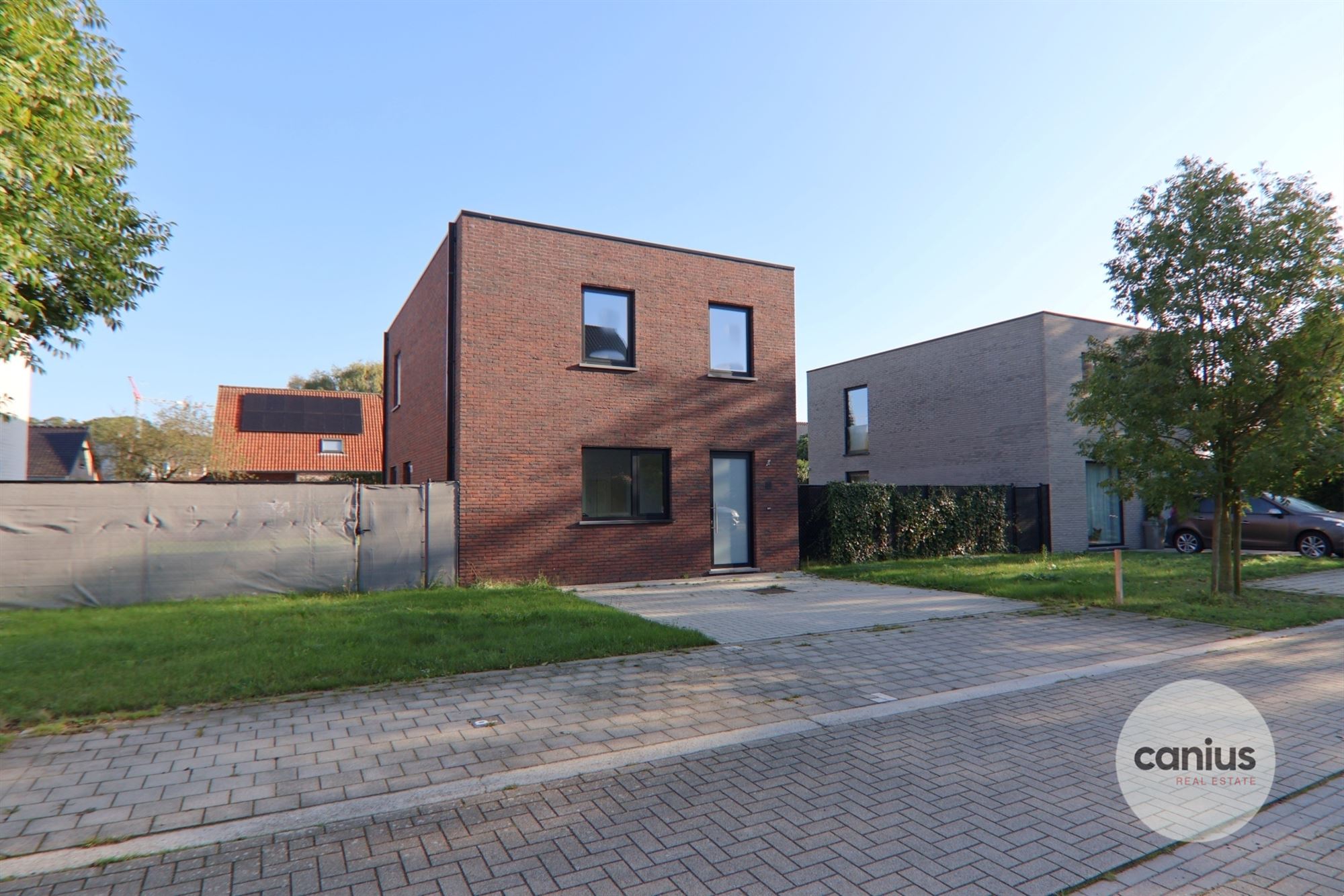 MODERNE WONING NABIJ HET CENTRUM VAN MAASEIK foto {{pictureIndex}}