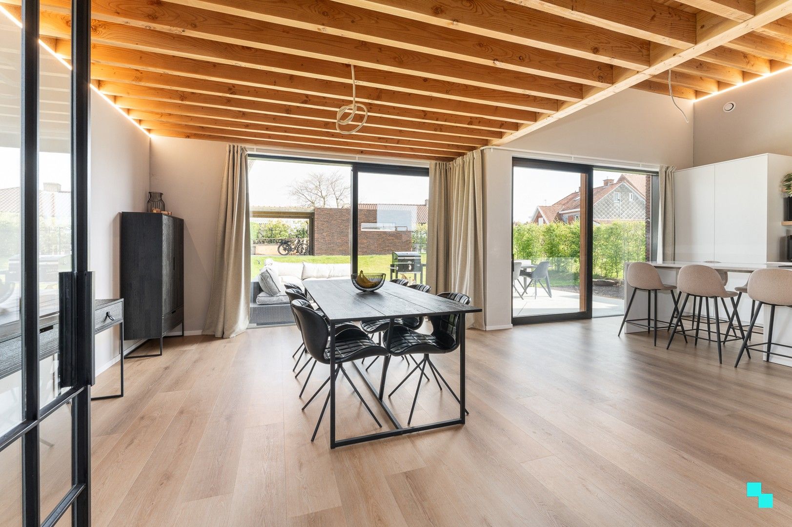 Architecturale (quasi)nieuwbouwwoning op rustige verkaveling te Lendelede foto 3
