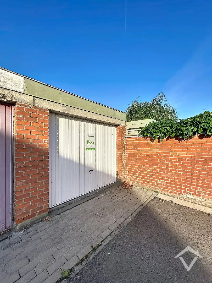 Licht op te frissen rijwoning met 3 slaapkamers, zolder en garage te Zedelgem foto 24