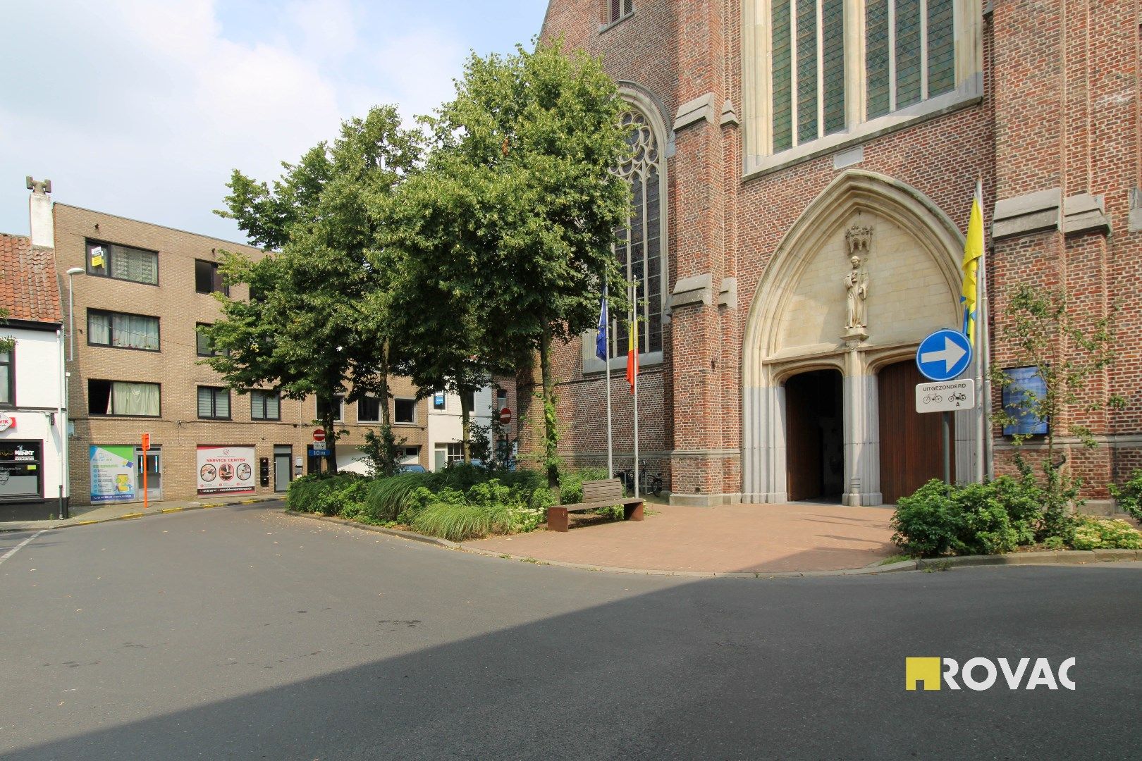 Handelspand op het Kerkplein te Izegem! foto 3